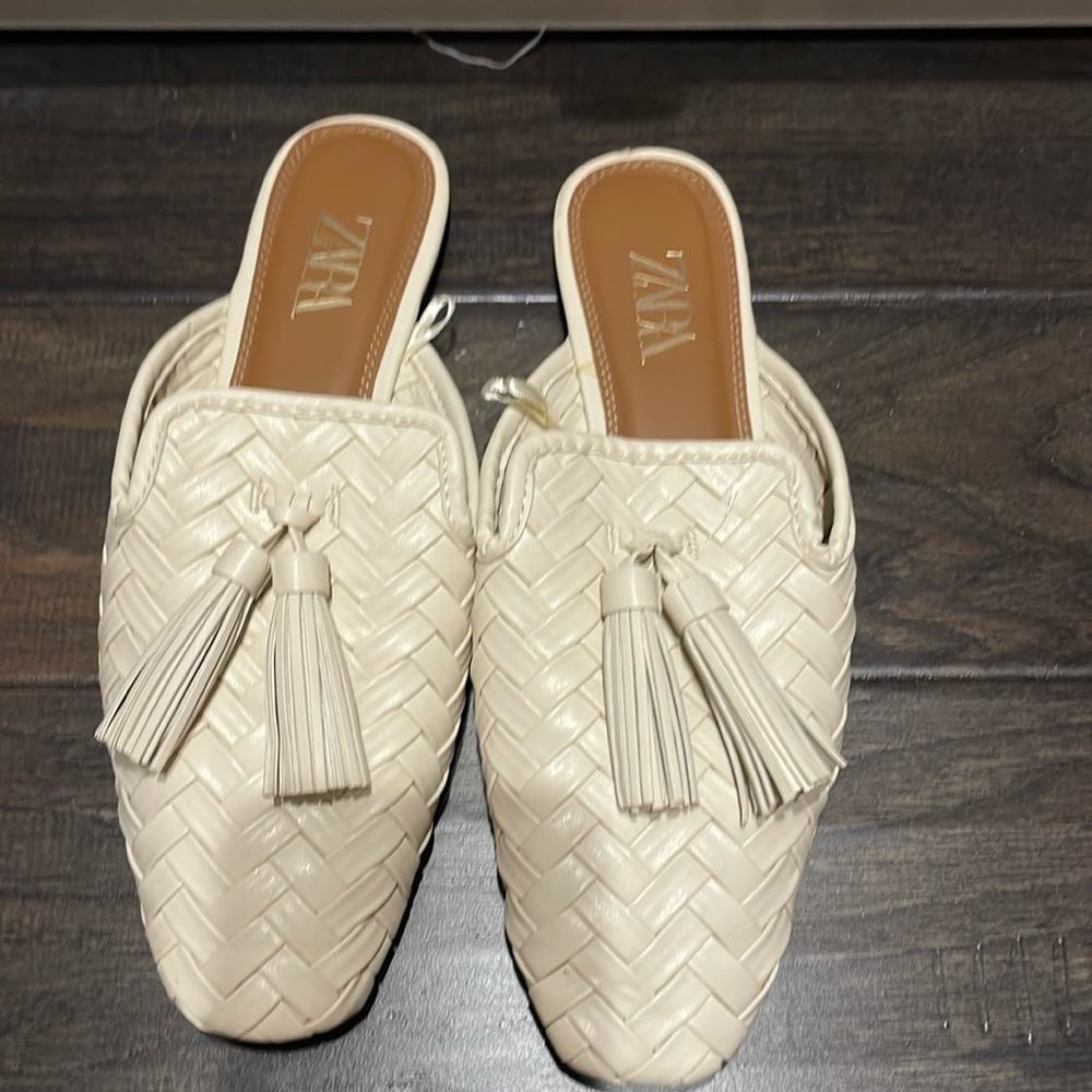 Gorgeous, gently worn, Zara cream mules with tassel detail